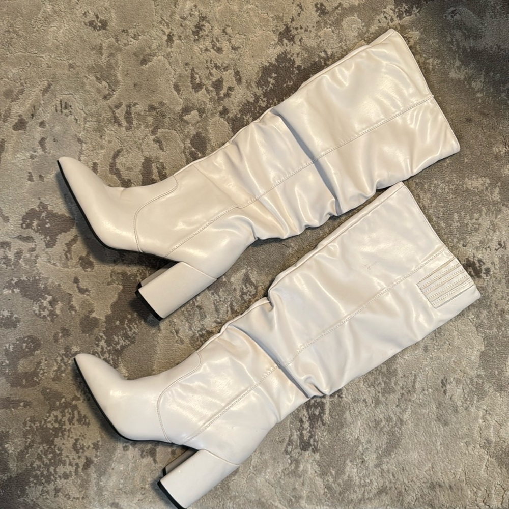 QUPID Cream Knee High Boots